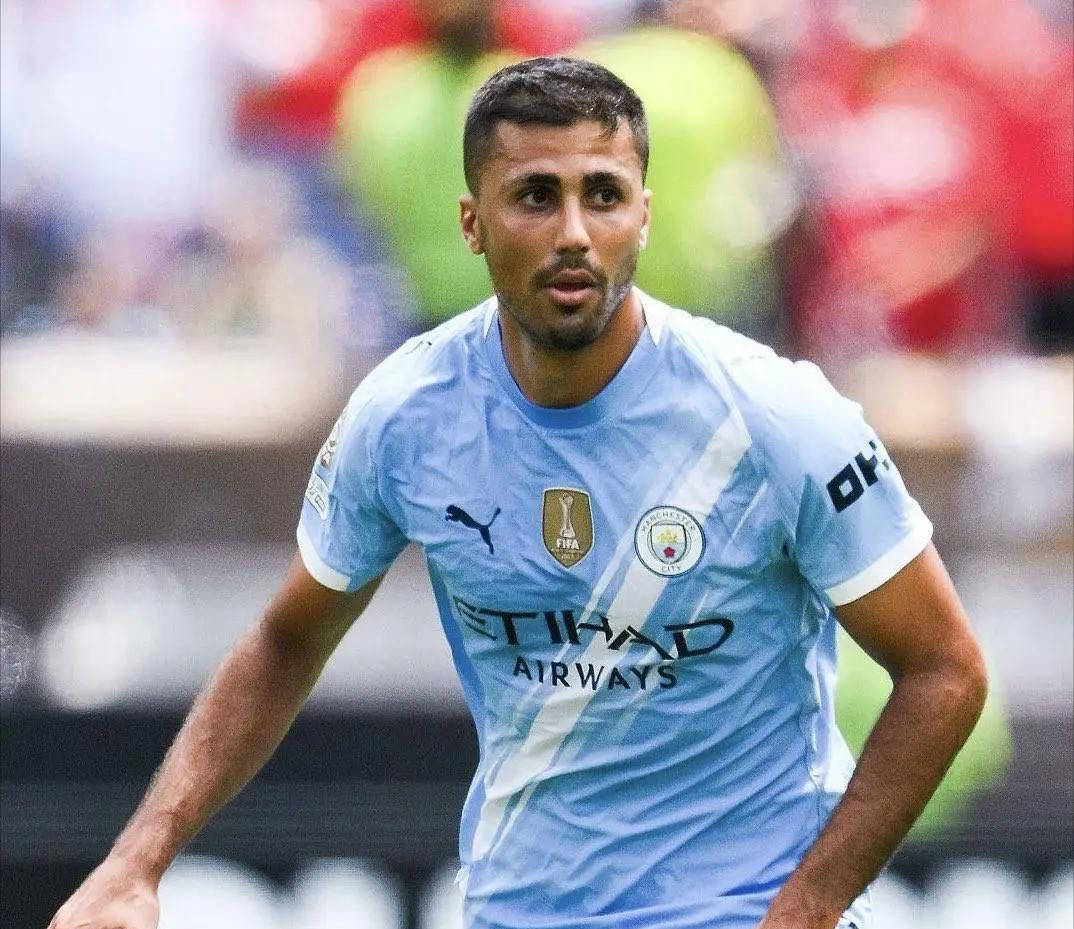 他的踢球风, 挖角他的机 他的踢球风, 挖角他的机