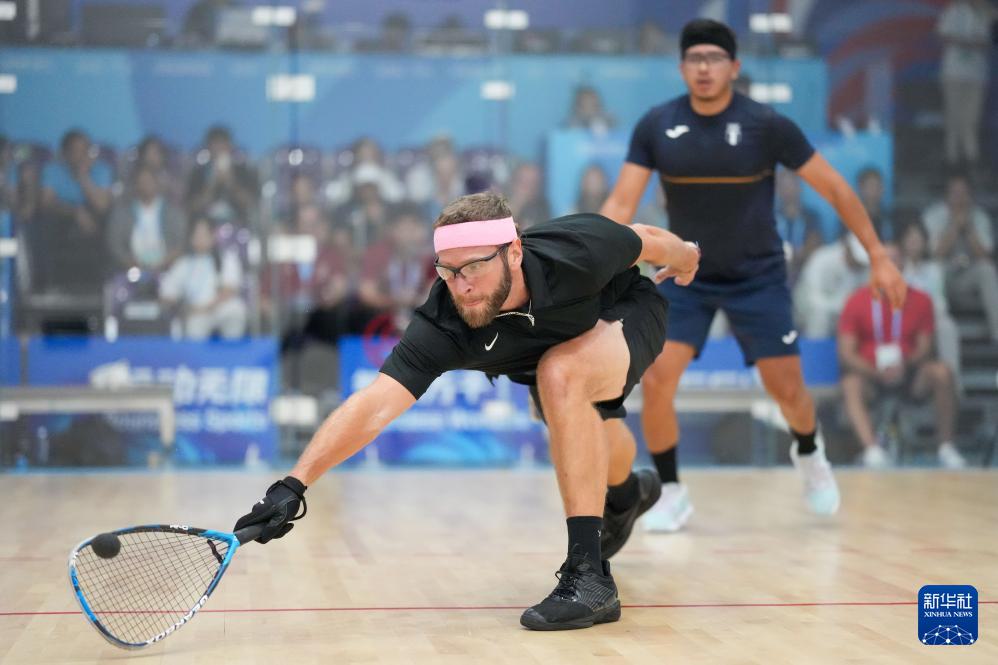 登贝克的回, 赛况 登贝克的回, 赛况