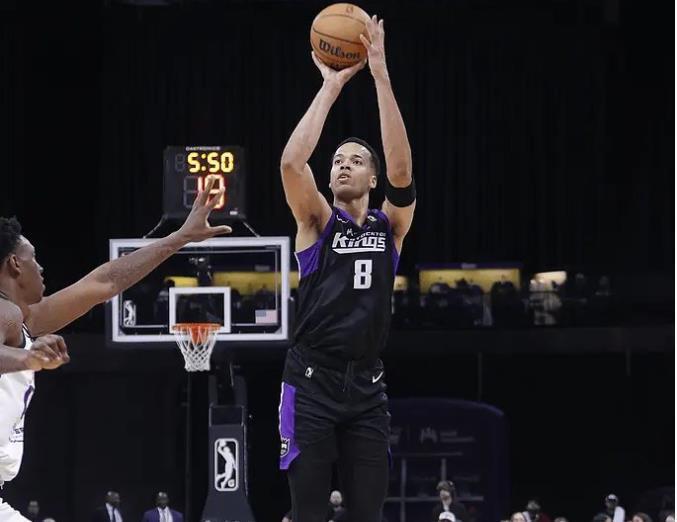 秀前遭遇严 秀前遭遇严