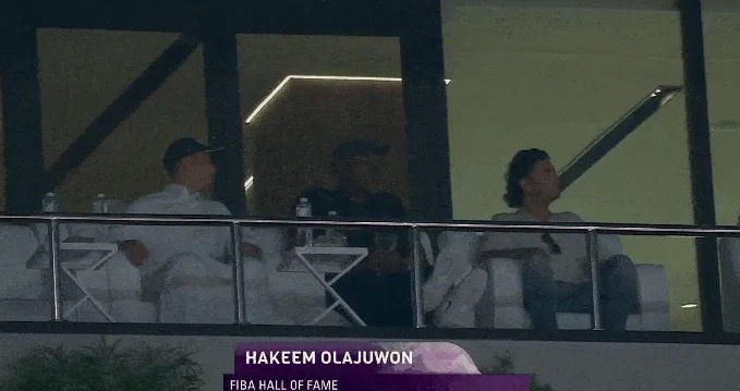 ue, 组第一直通, 胡明轩